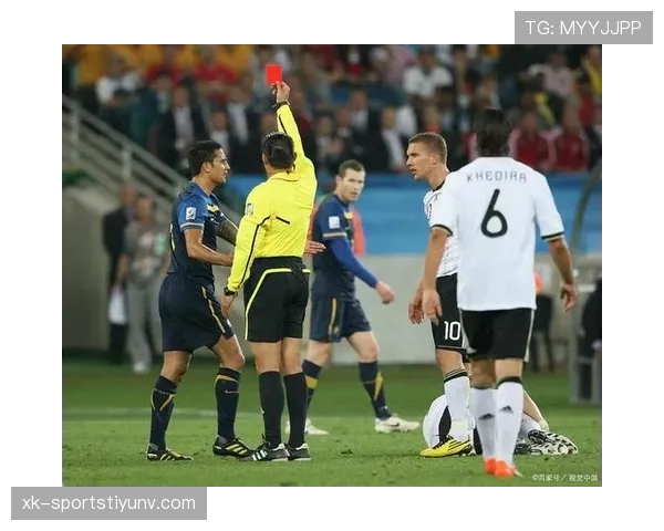 干扰对方视线算犯规吗？足球规则中这一细节如何判罚